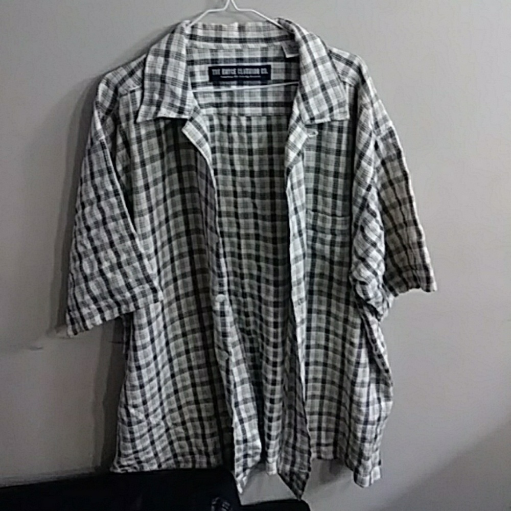 Short sleeve button up